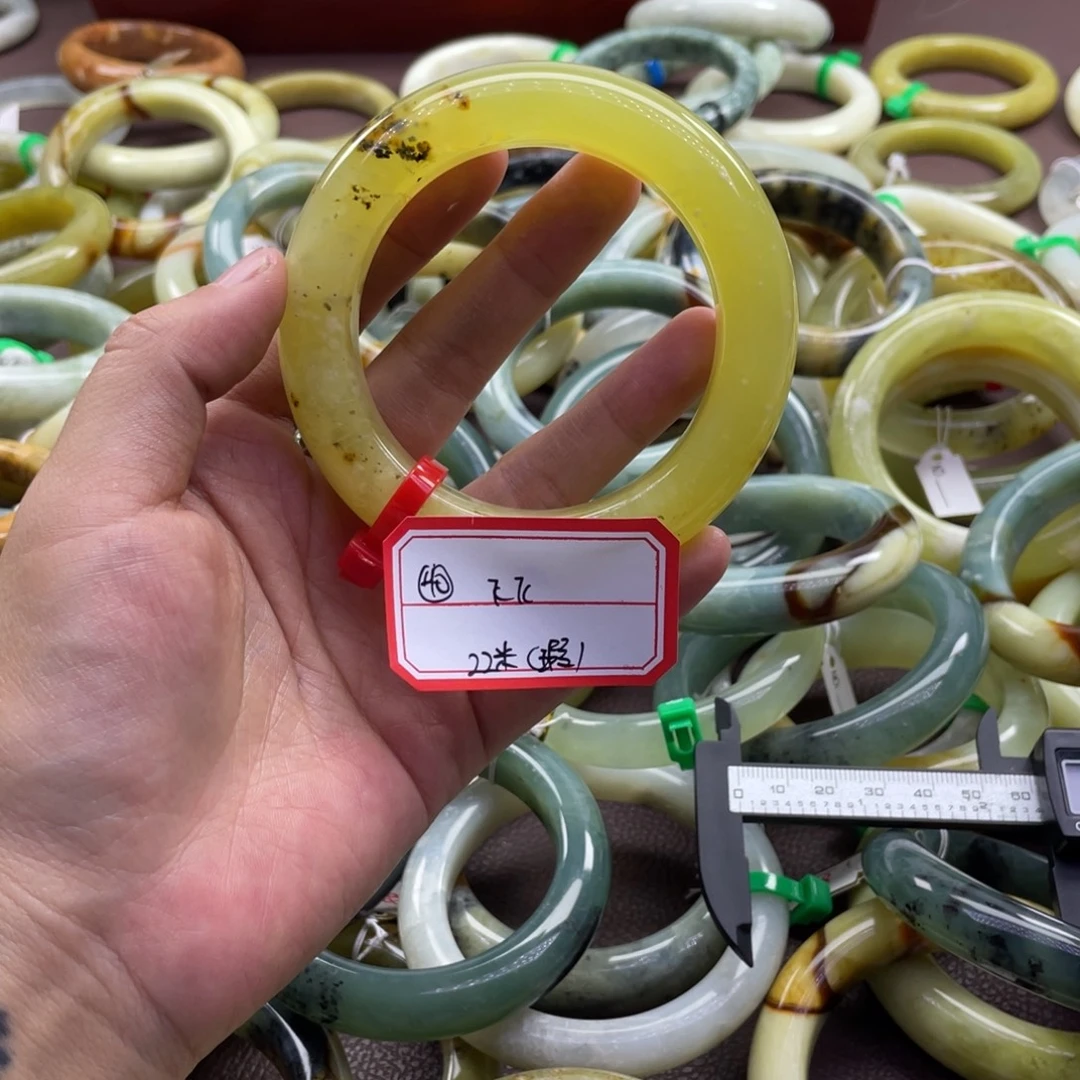 ****飞蛇纹石玉未镶嵌手镯