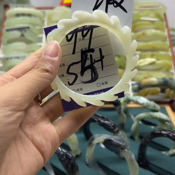 蛇纹石玉未镶嵌手镯