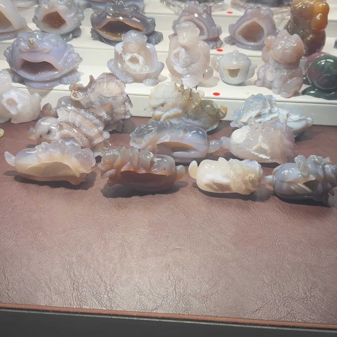 郑***陌玛瑙/玉髓未镶嵌把件