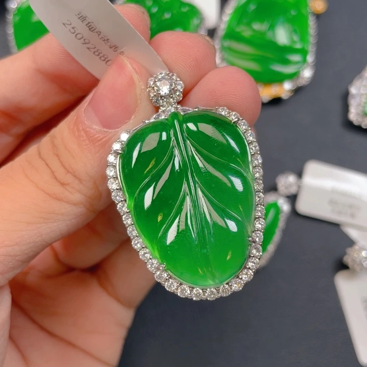 【闪购商品】颈饰银S925镶嵌翡翠翡翠