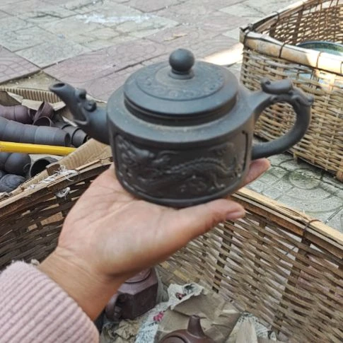 库存微瑕紫砂壶一个