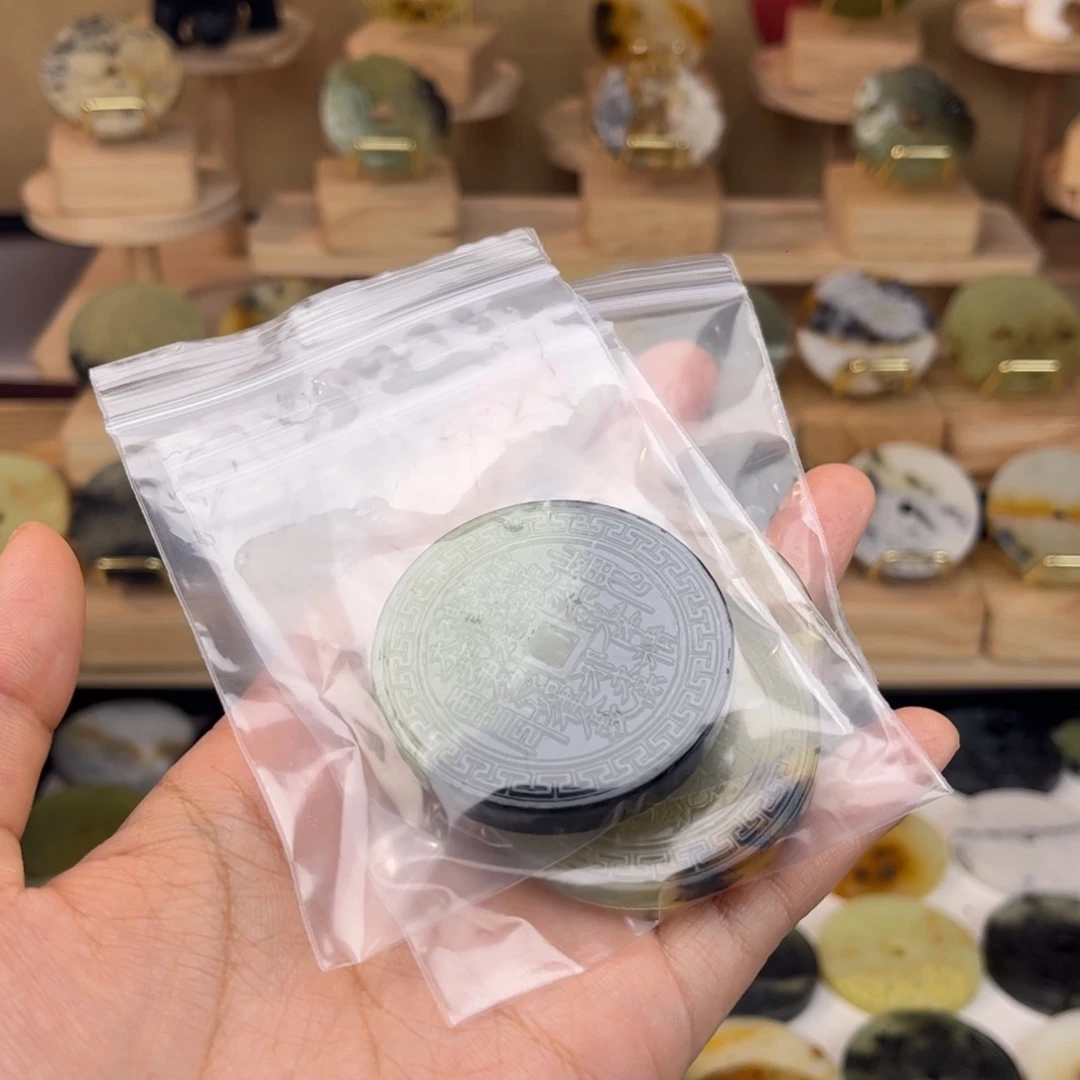 沐***✺蛇纹石玉未镶嵌颈饰