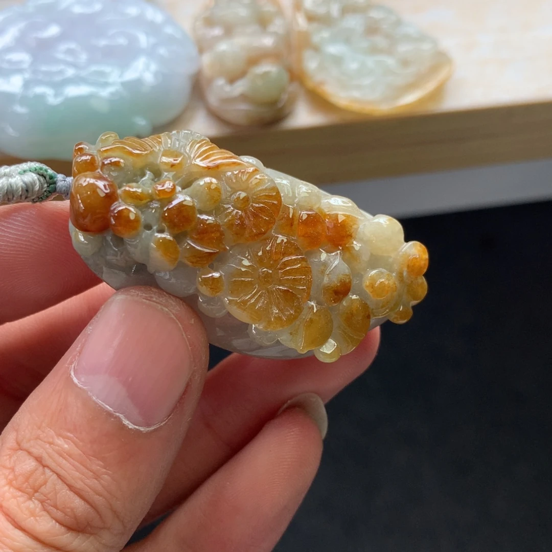 翡翠未镶嵌颈饰吊坠