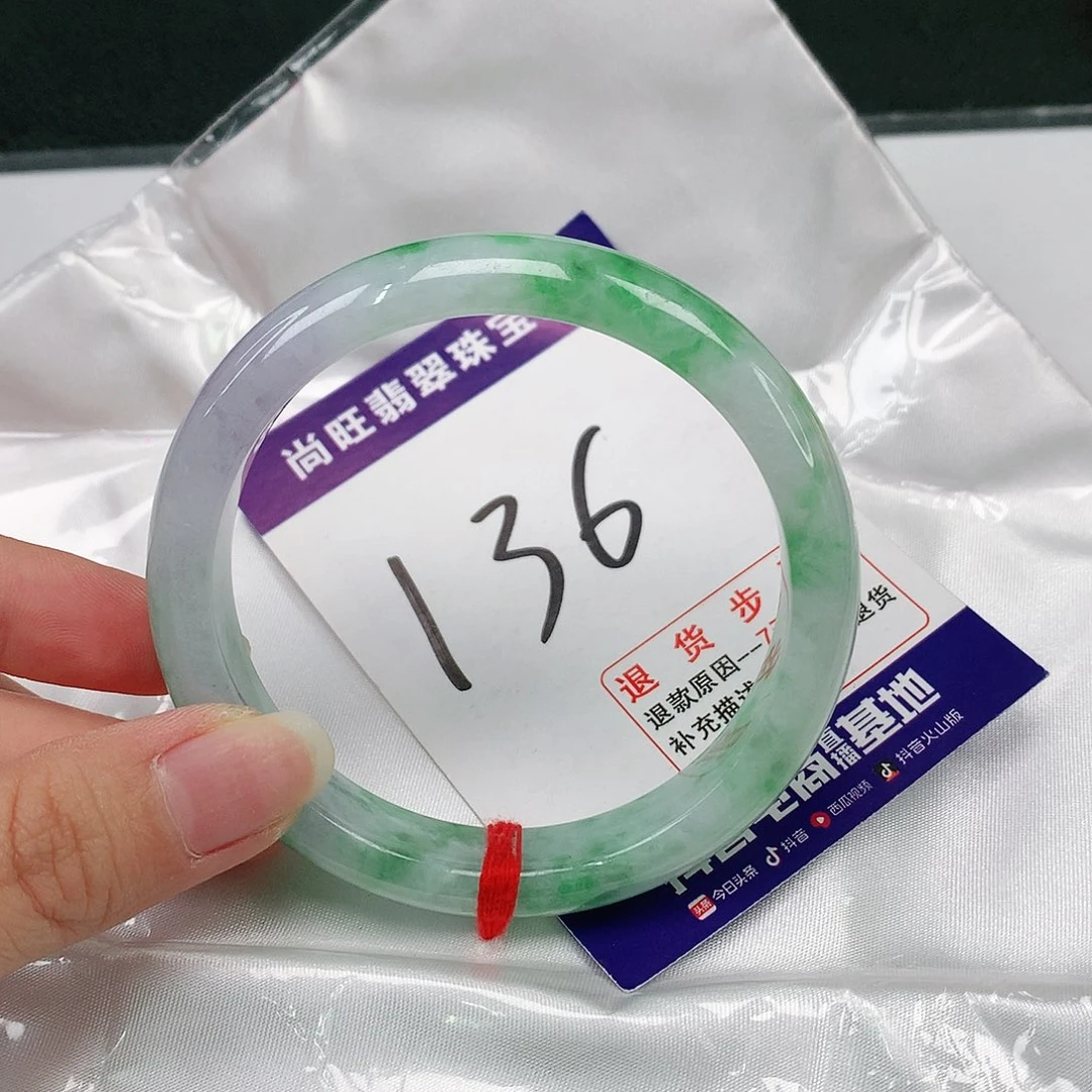 翡翠手镯未镶嵌翡翠12