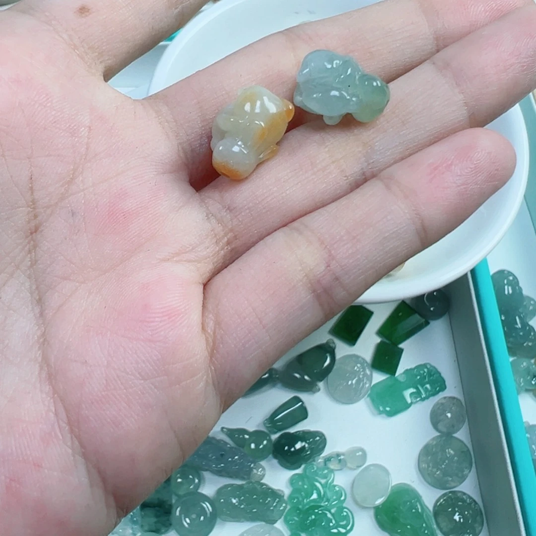 一****翡翠散珠萝卜兔两个