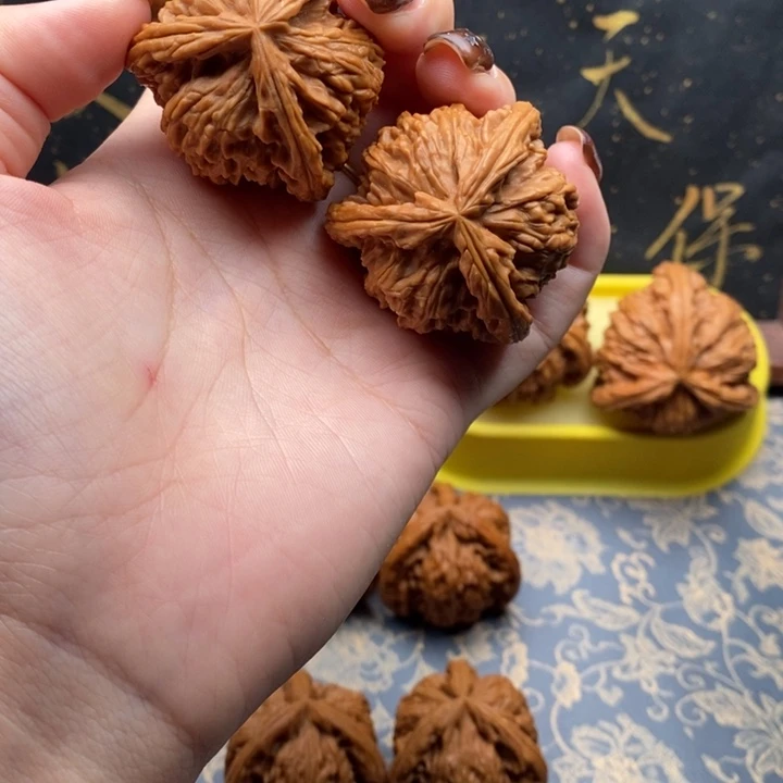 宏***伟吊坠文玩核桃白狮子