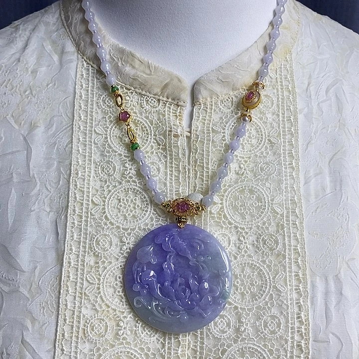 翡翠吊坠(赠链)未镶嵌翡翠雕刻蝶恋花圆牌吊坠