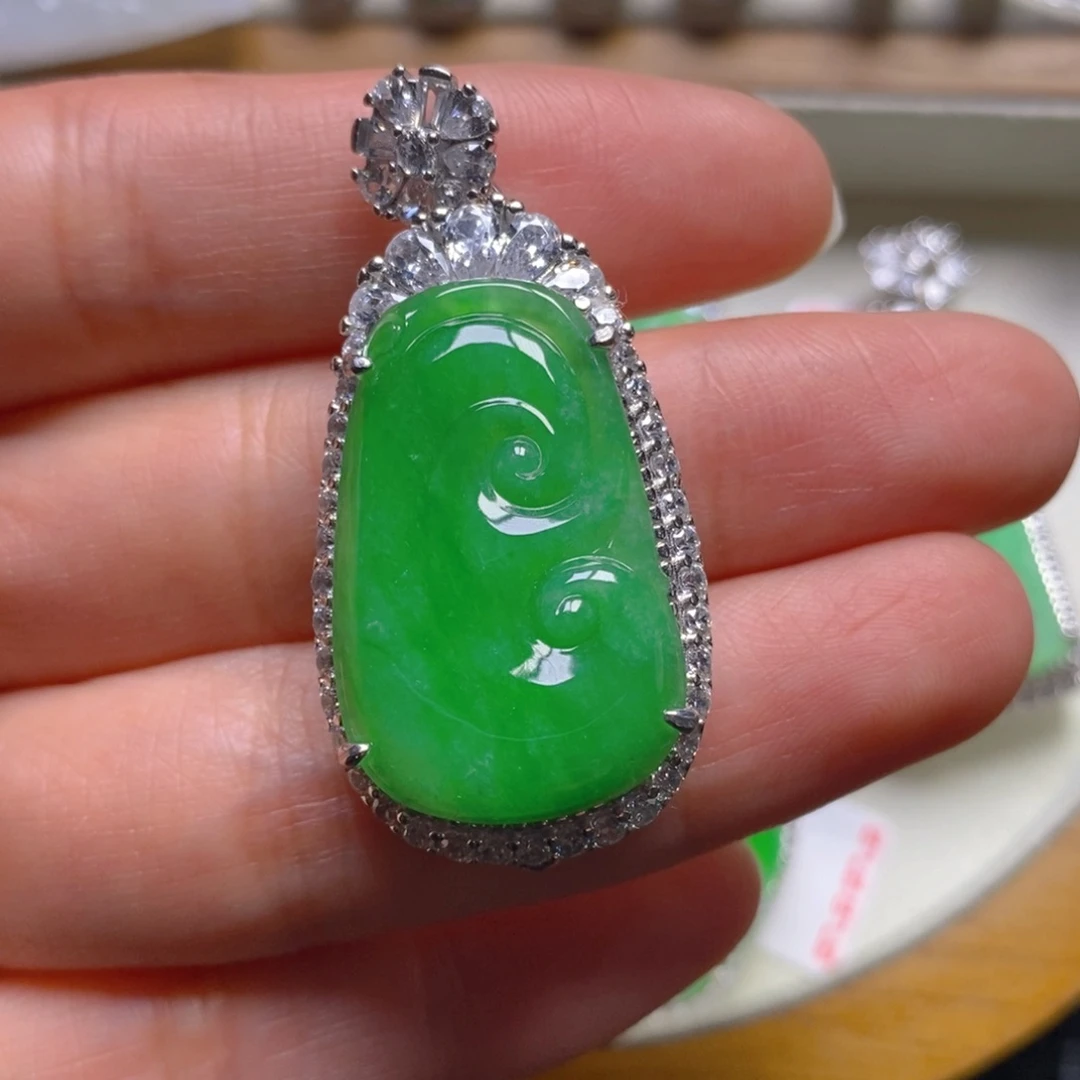 翡翠颈饰银S925镶嵌佟如意吊坠