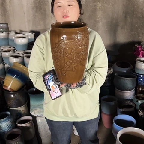 19口31高瑕疵一个盆子。