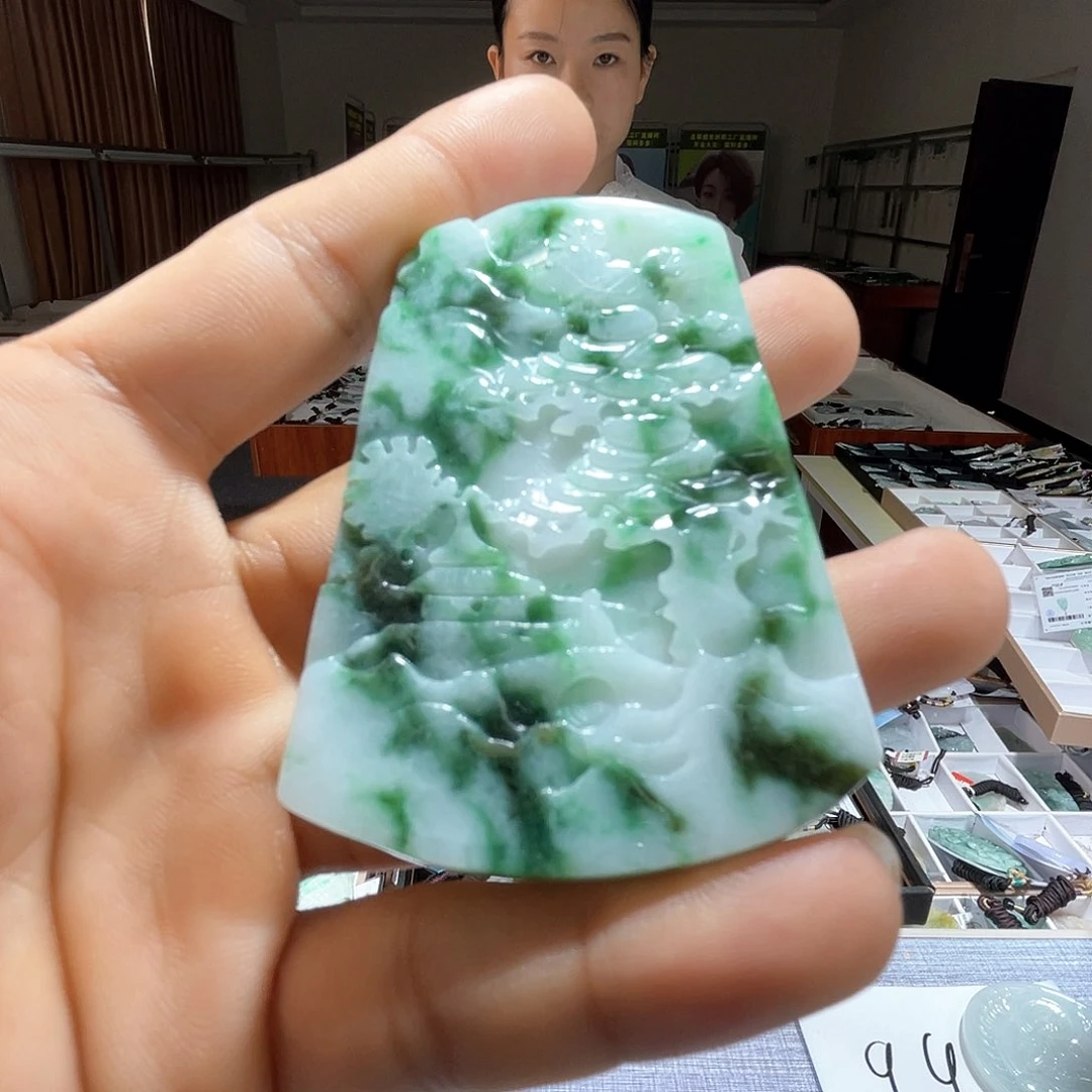 翡翠未镶嵌颈饰一