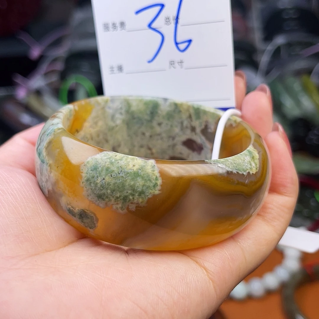 颈饰未镶嵌石英岩玉