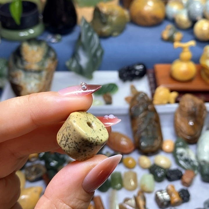岫岩河磨玉(透闪石质玉)未镶嵌挂件
