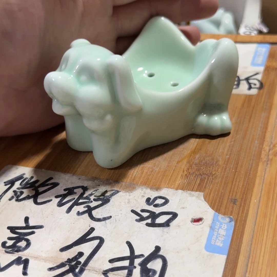 微瑕疵介意勿拍陶瓷器皿H714