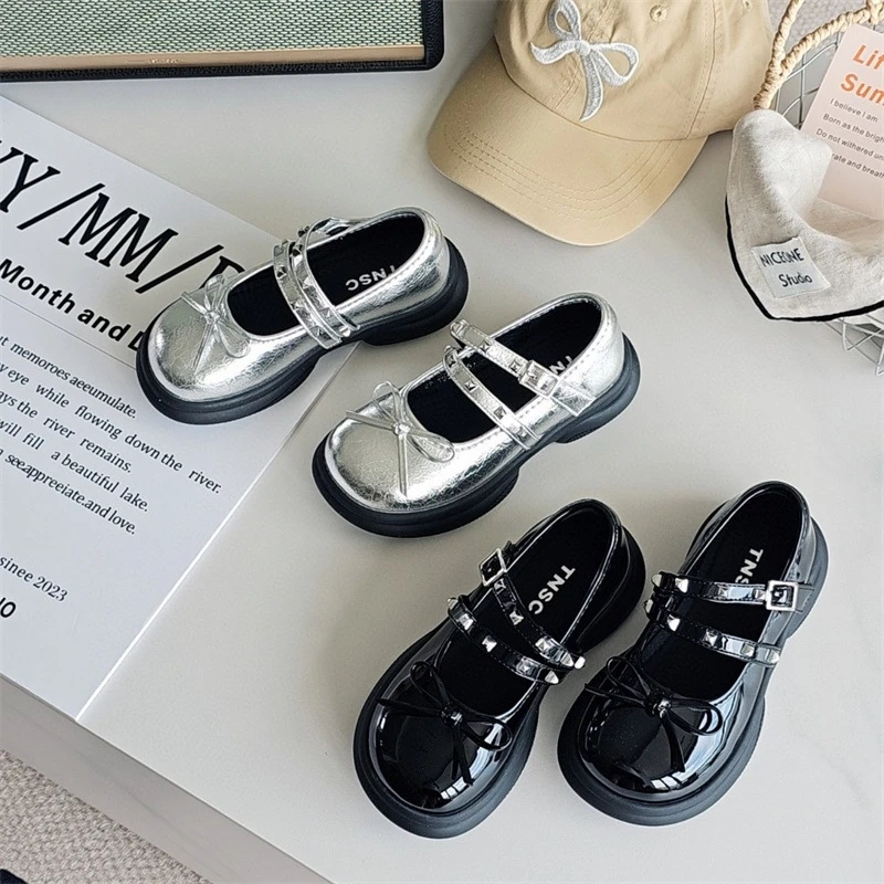 8609童鞋2025新款韩版时尚铆钉女童平底皮鞋公主鞋时装表演鞋