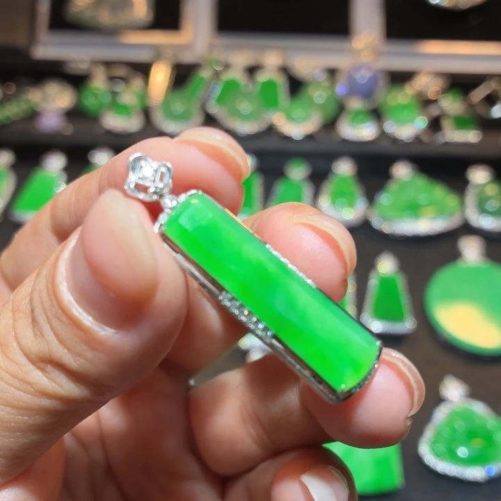 翡翠18K金镶嵌吊坠(不含链)翡翠