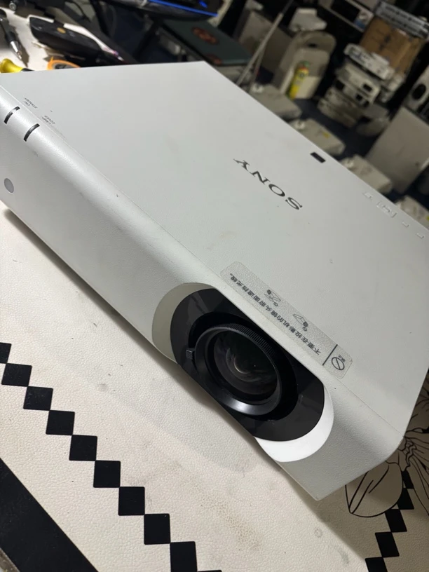 9新  二手 Sony 工程投影仪 运费自理