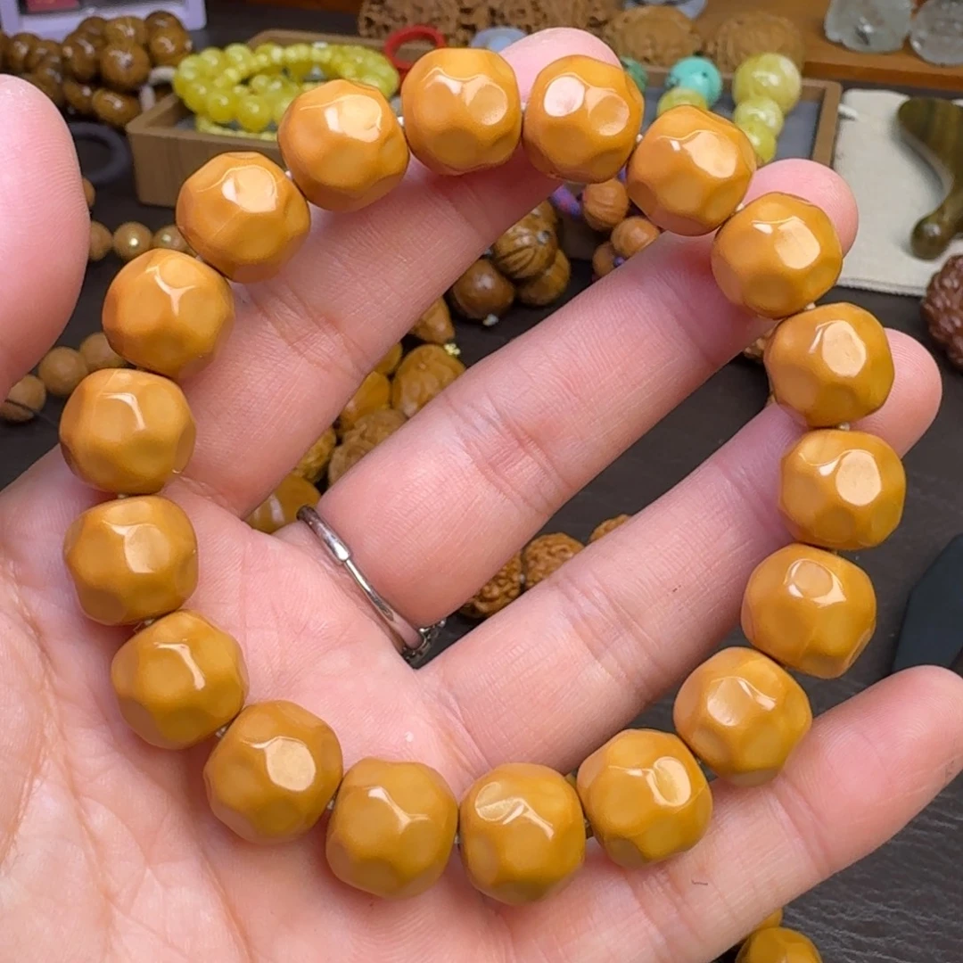 文玩核桃吊坠猴头奶酪手串