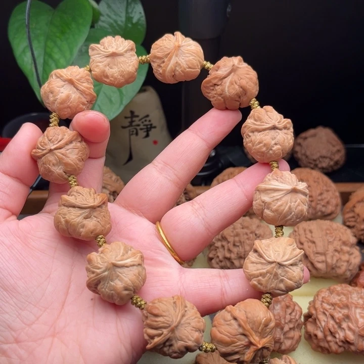 文玩核桃把件蛇头手持