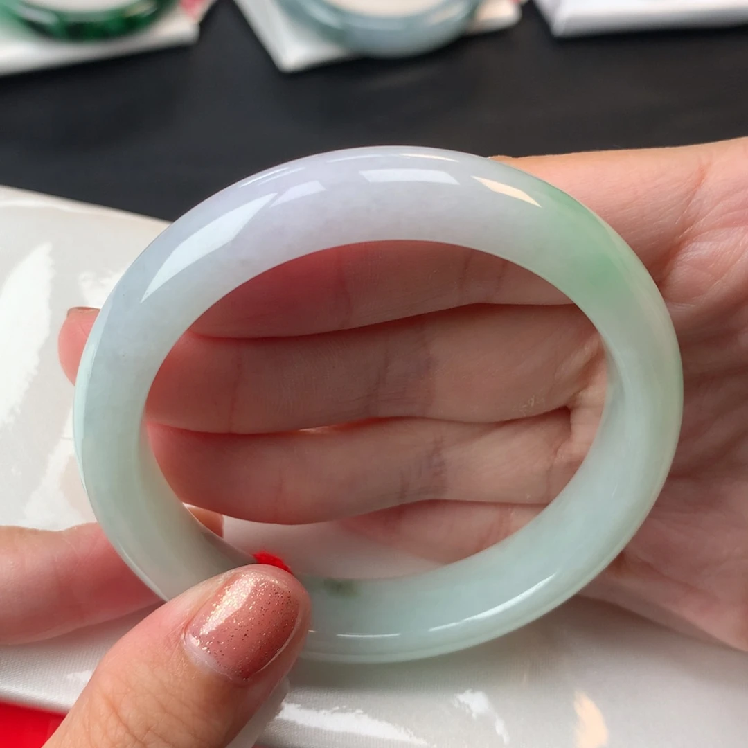 翡翠手镯未镶嵌冰胶淡春彩55圈口