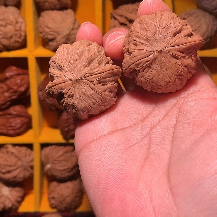 y****文玩核桃吊坠铁锤妹妹核桃