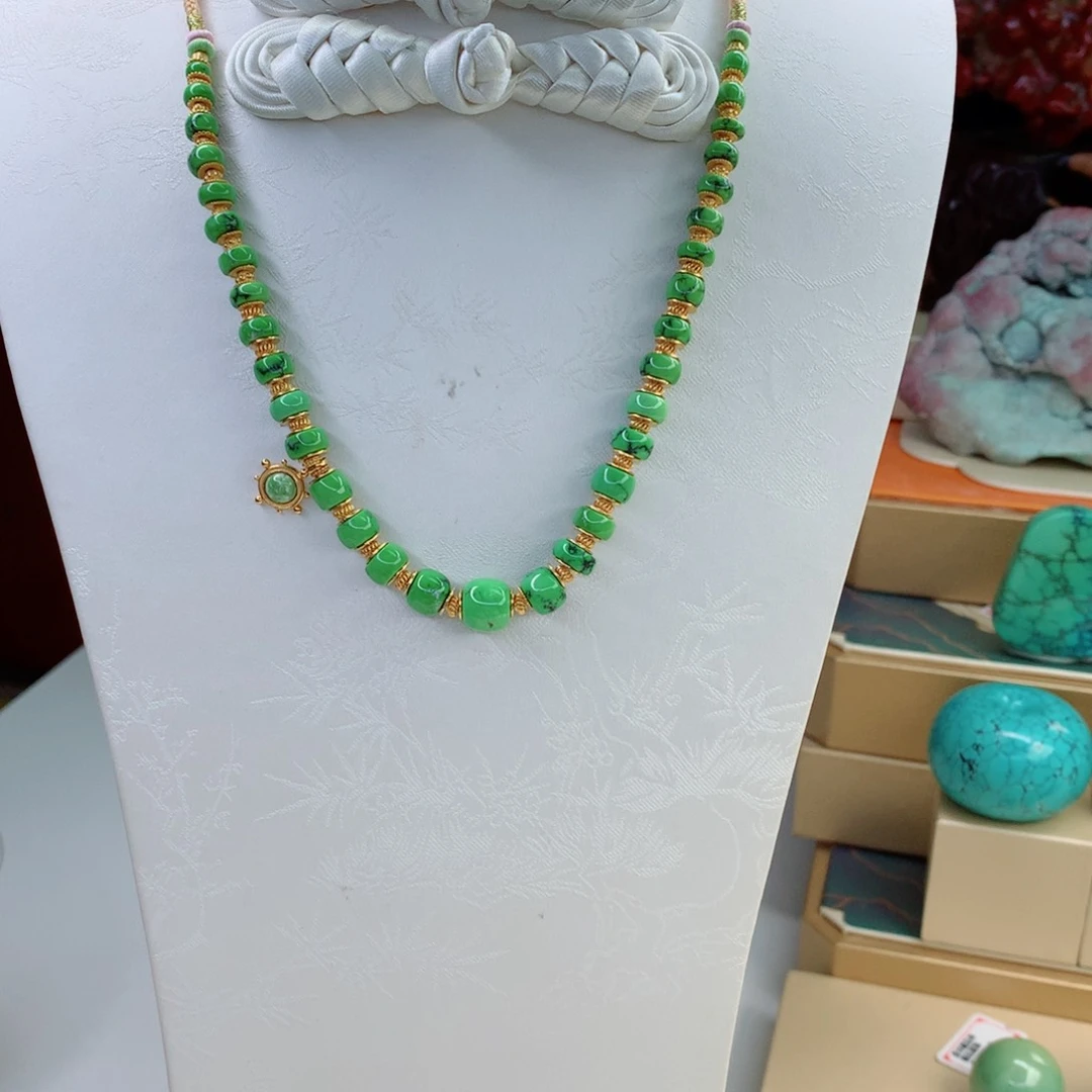 绿松石颈饰未镶嵌