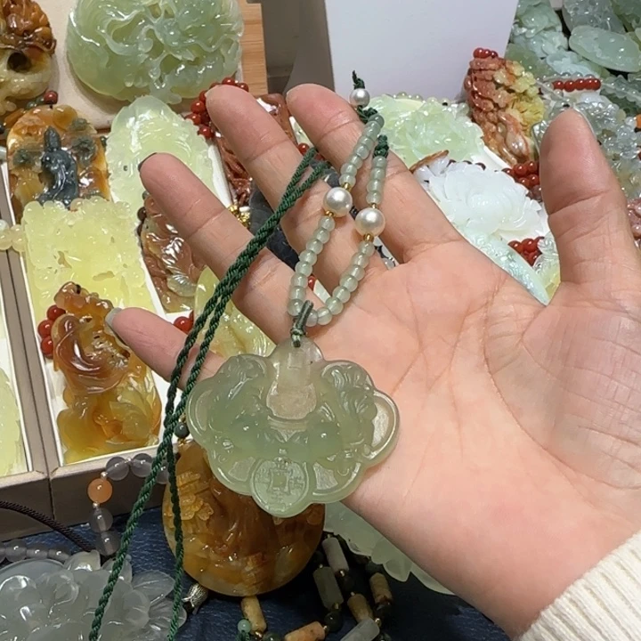 未镶嵌蛇纹石玉吊坠