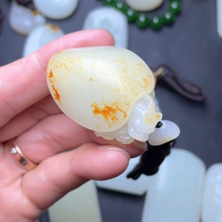 颈饰未镶嵌和田玉（糖玉）