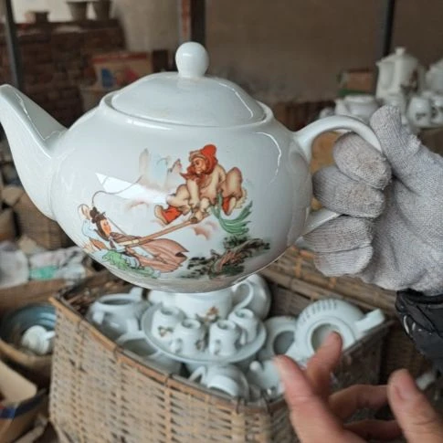 库存微瑕多孔茶壶容量1000毫升