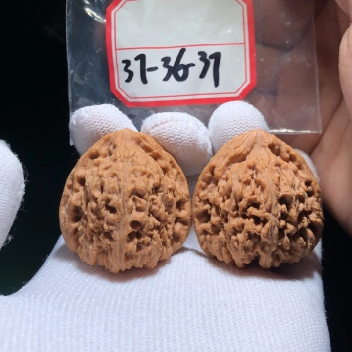 吊坠文玩核桃南疆三角9