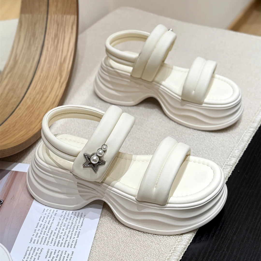 韩版坡跟星星水钻松糕凉鞋女2025新款夏季珍珠洋气厚底增高罗马鞋