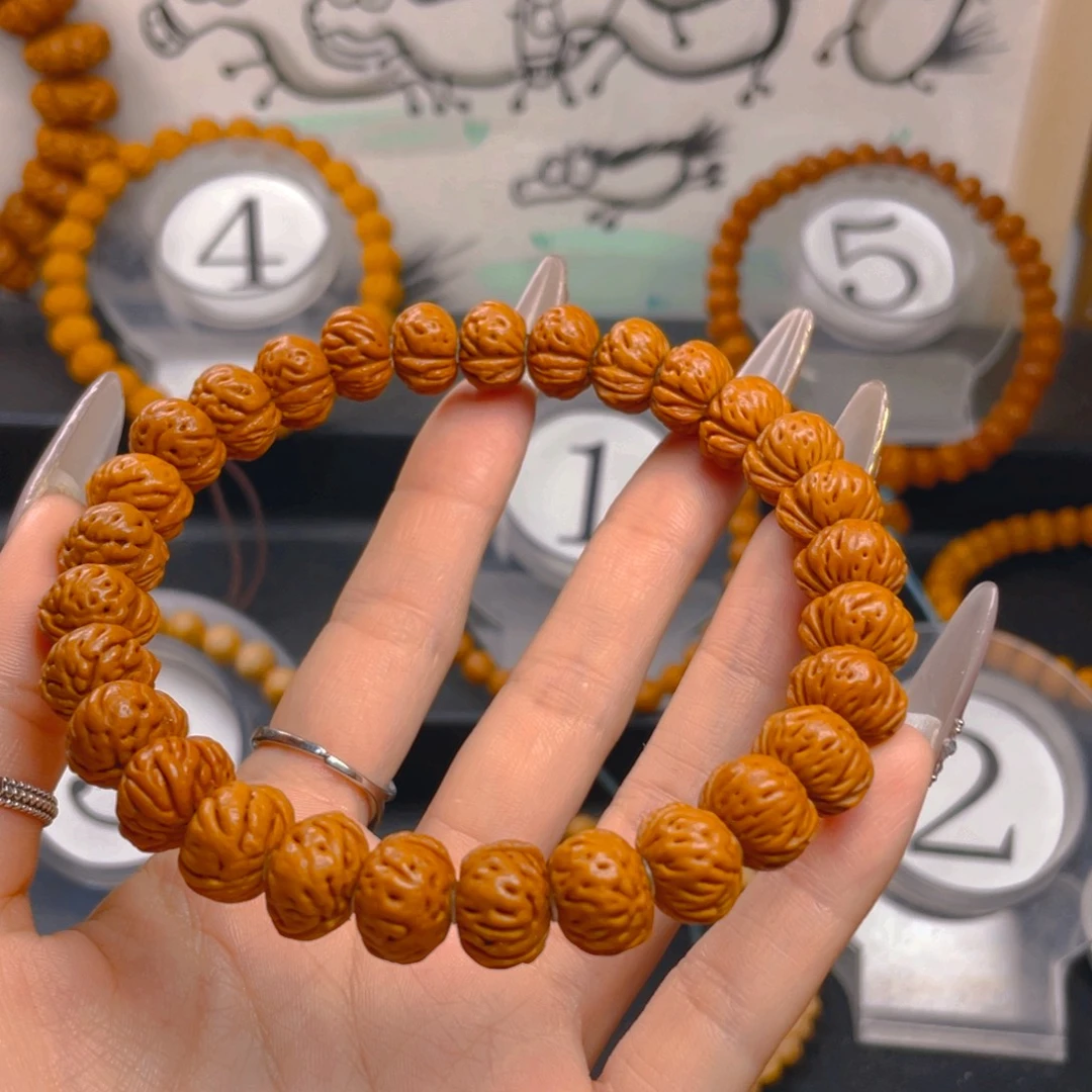 余***@文玩核桃吊坠1.3333333333