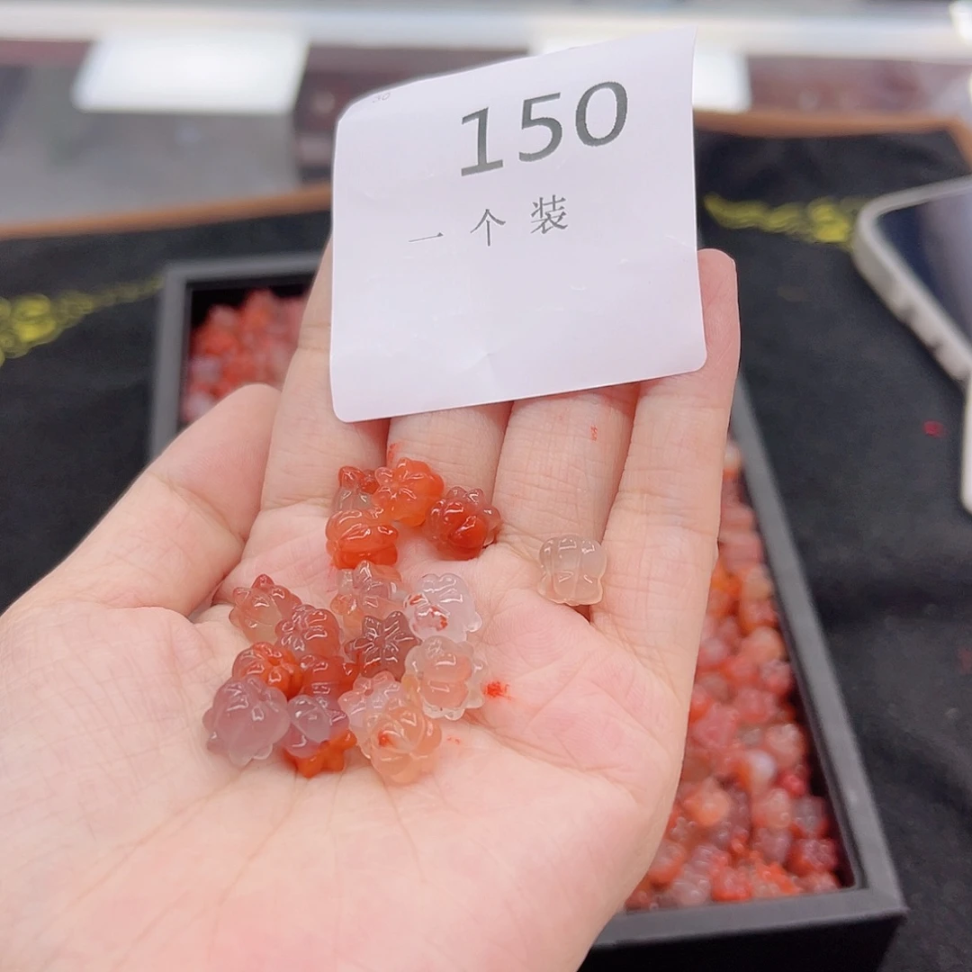 南红玛瑙未镶嵌珠宝半成品150 。