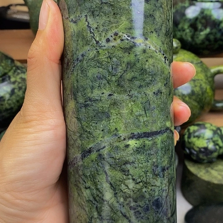 蛇纹石玉未镶嵌旅行杯