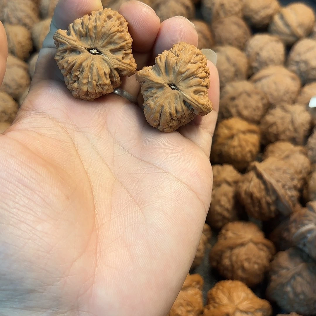 磊***塔文玩核桃吊坠南疆