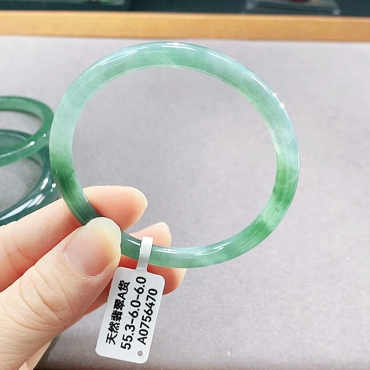 翡翠未镶嵌手镯（圆镯）