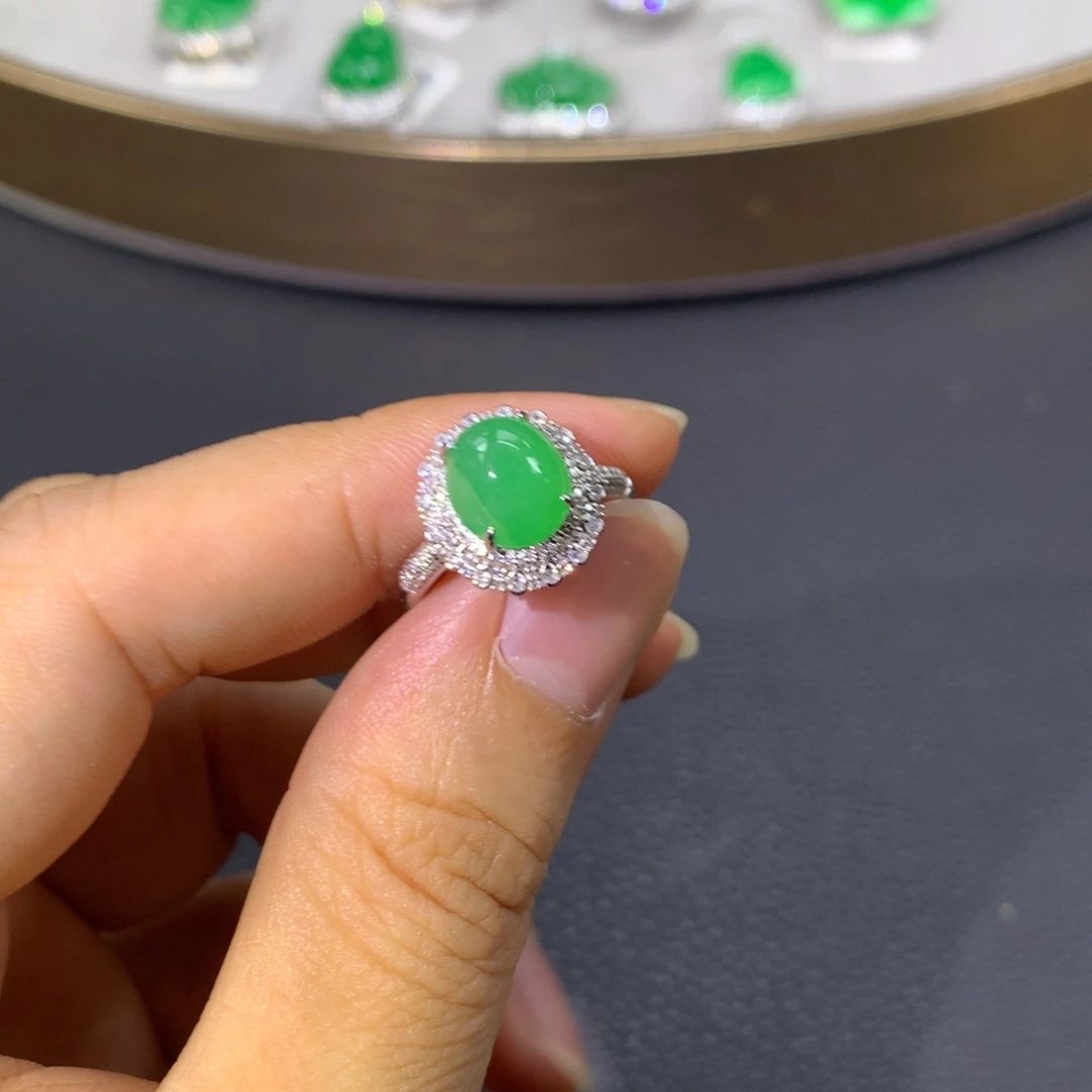 翡翠戒指18K金镶嵌翡翠