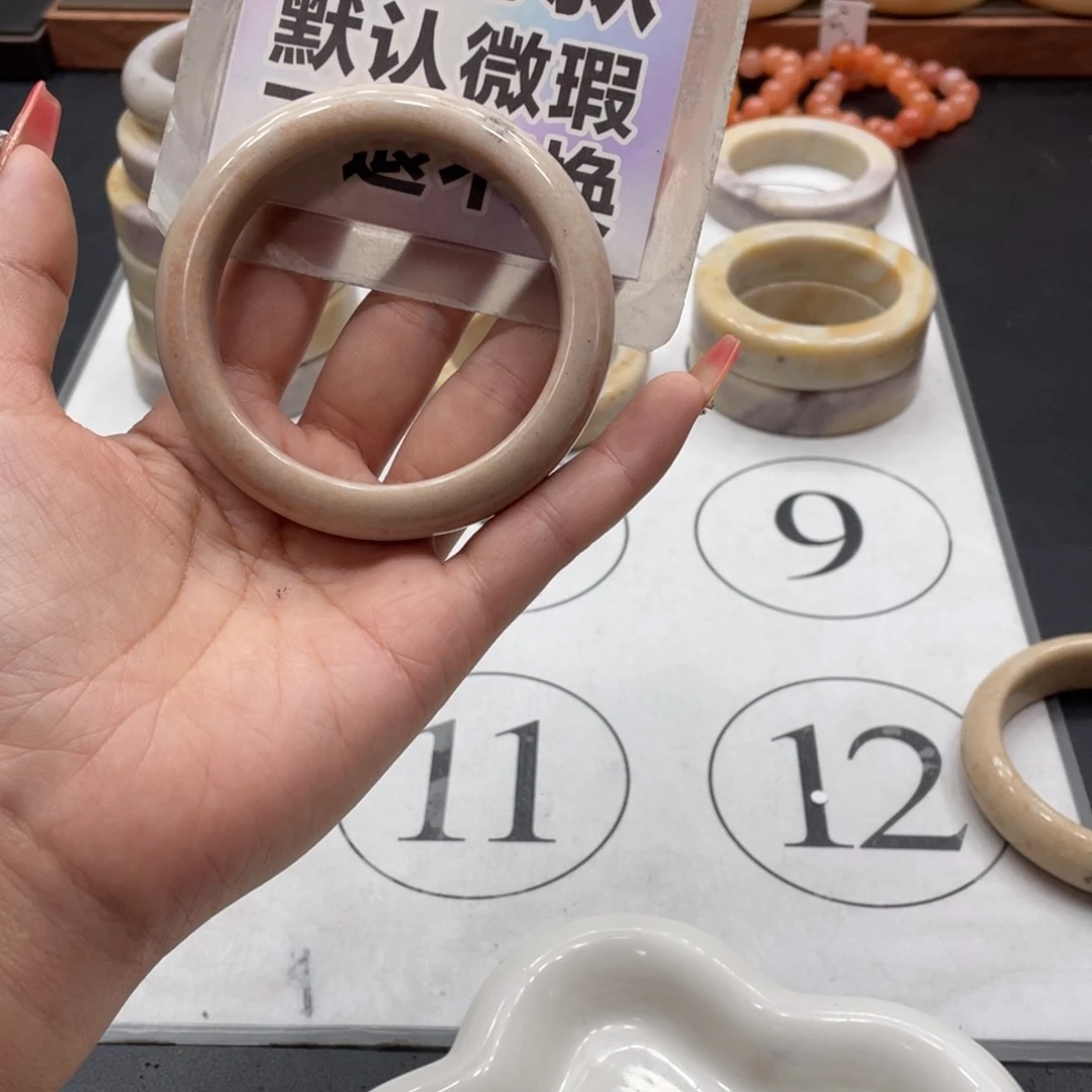 石英质玉未镶嵌手镯薛***姐
