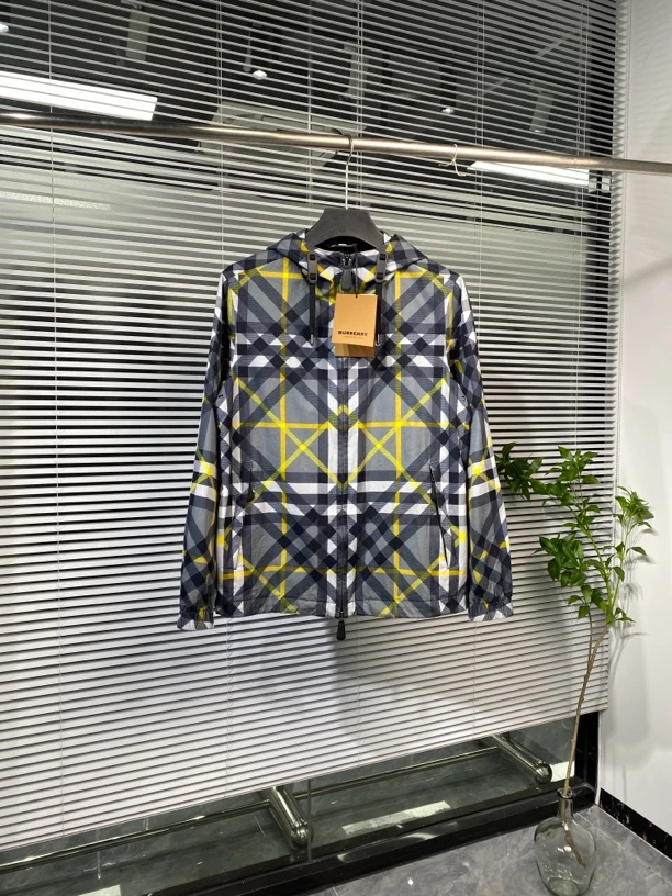 全新未使用 BURBERRY/博柏利 夹克 格纹 内里满印logo S码 aw1897