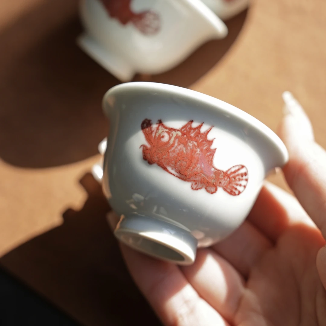 茶圈大魔王茶器景德镇纯手绘【怀宣临古】釉里红鳜鱼迷你压手杯45cc