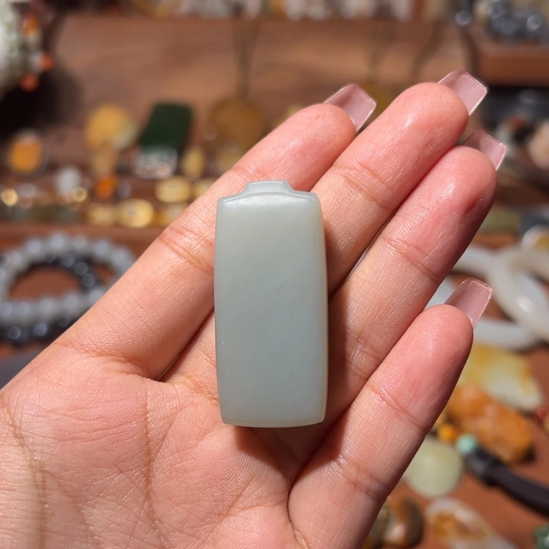 芒****和田玉未镶嵌颈饰