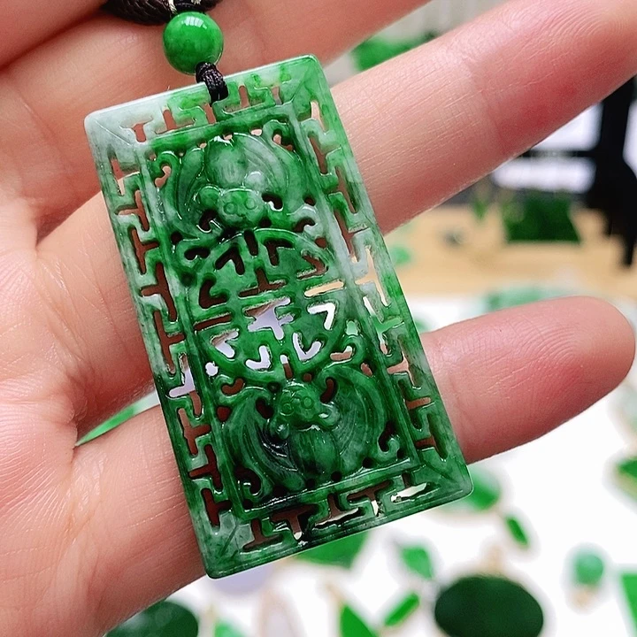 翡翠未镶嵌颈饰挂件