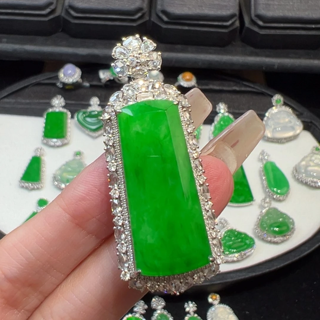 翡翠颈饰18K金镶嵌无事牌收货48小时鉴赏期