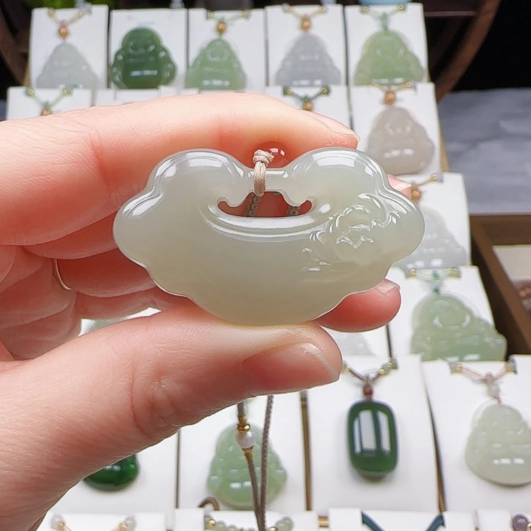 和田玉18K金镶嵌颈饰