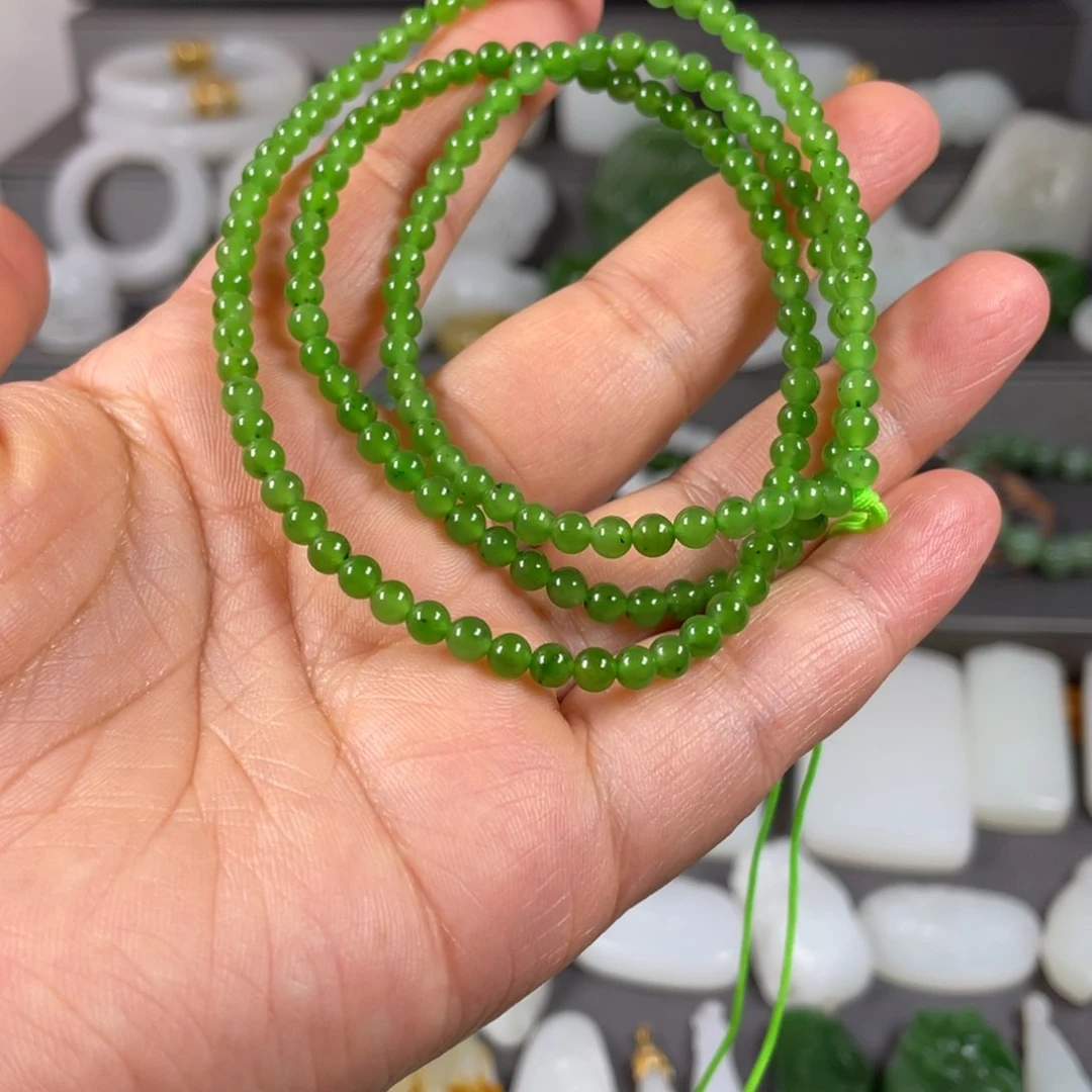 和田玉未镶嵌颈饰方*