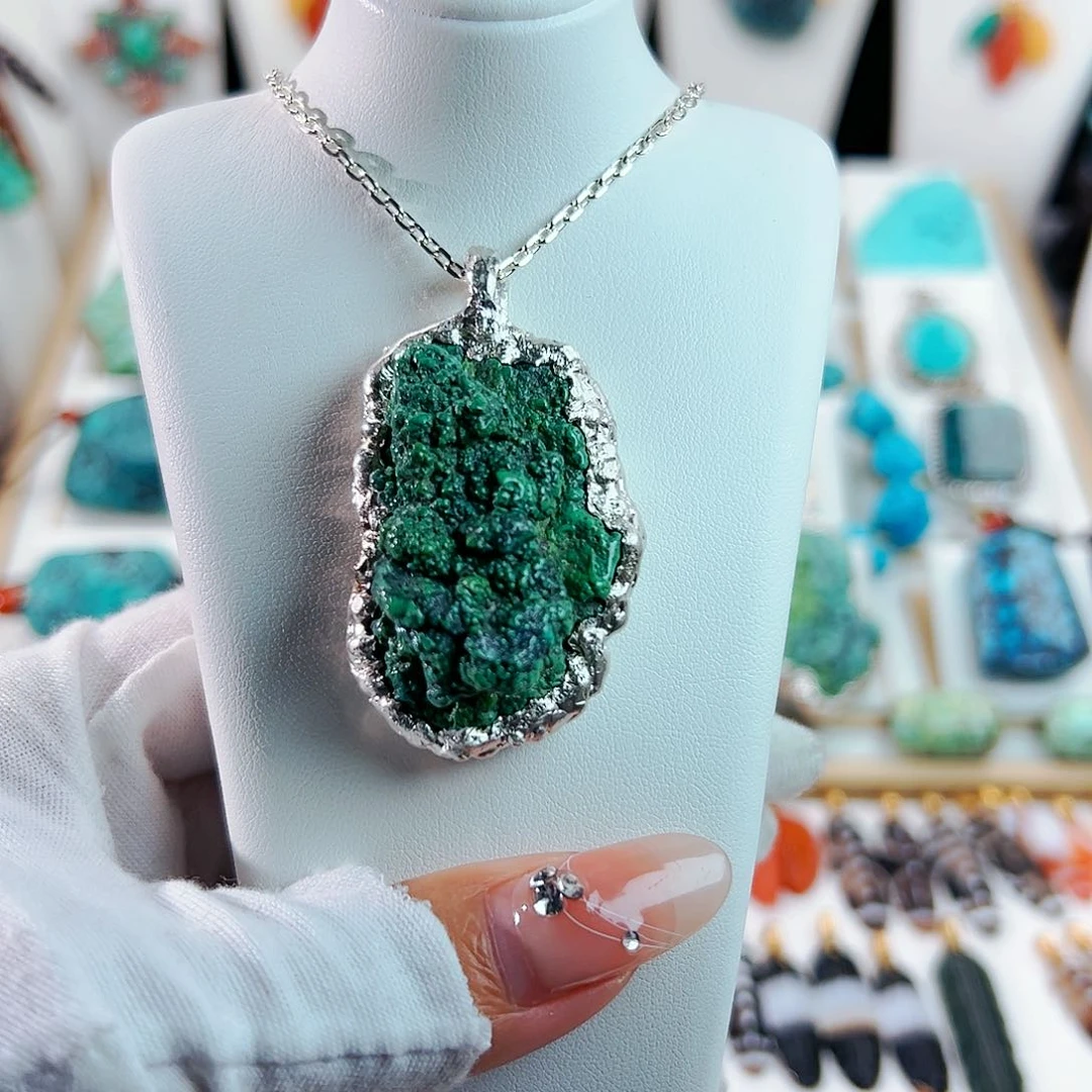 绿松石未镶嵌颈饰