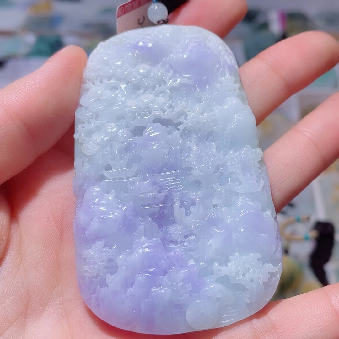 翡翠未镶嵌颈饰一个