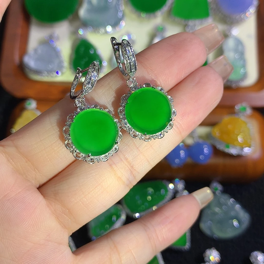 颈饰18K金镶嵌翡翠