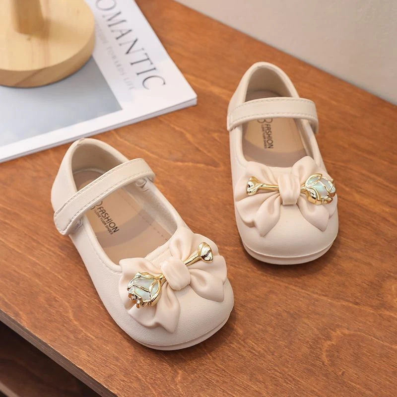 2025儿童豆豆鞋女孩春秋新款防滑软底宝宝公主鞋时尚个性洋气外穿