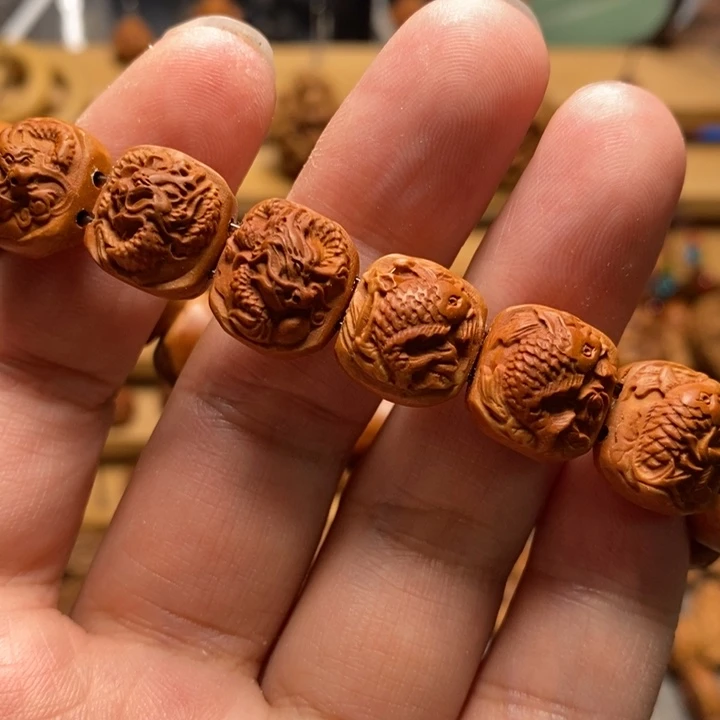 桃核雕刻鱼化龙小手牌