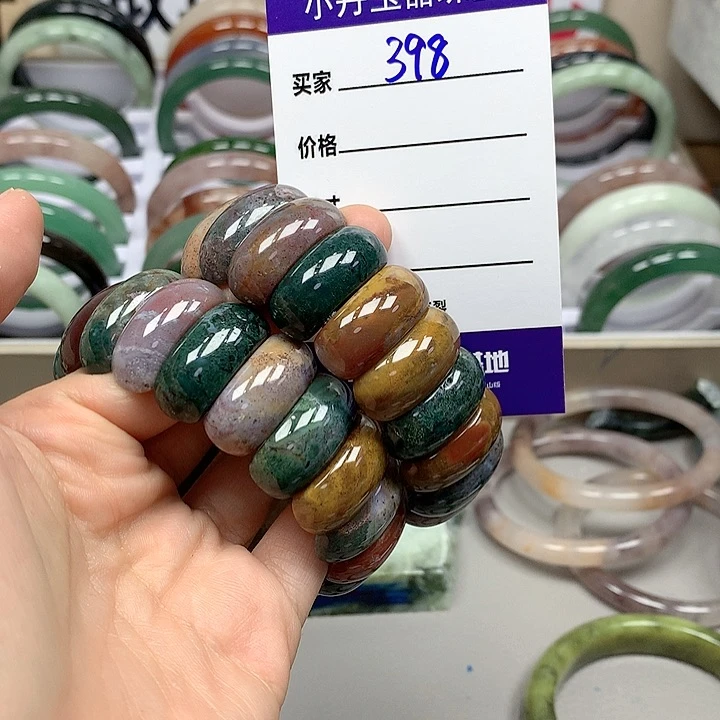 蛇纹石玉未镶嵌手镯多样性随机发其中之一